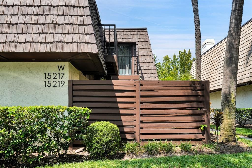 15217 W POND WOODS DRIVE TAMPA, FL 33618