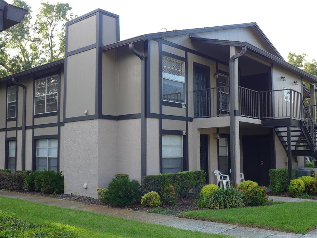 3944 TUMBLE WOOD TRAIL UNIT 204 TAMPA, FL 33613