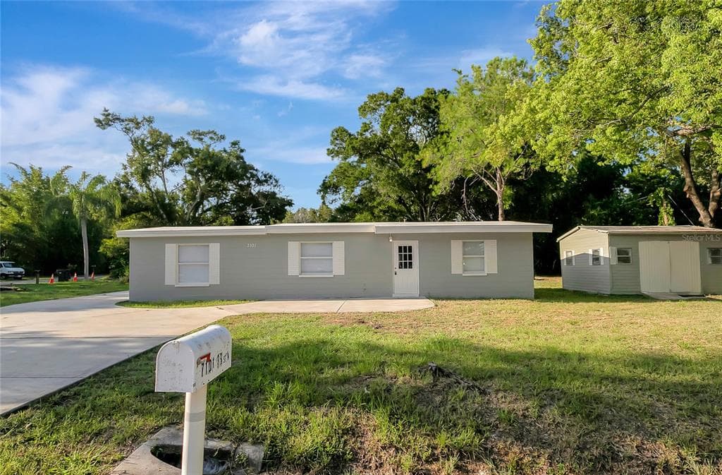 7101 33RD STREET N ST PETERSBURG, FL 33702