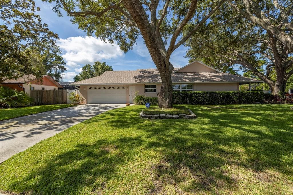 9598 103 AVENUE SEMINOLE, FL 33777