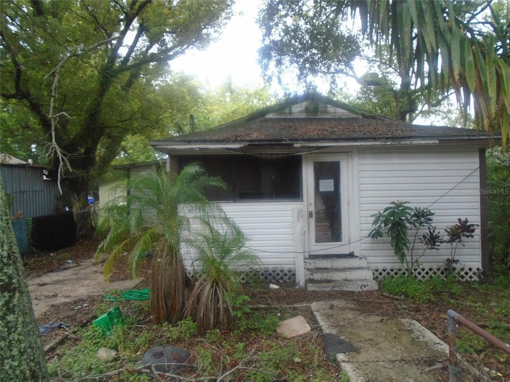 3207 E CARACAS STREET TAMPA, FL 33610