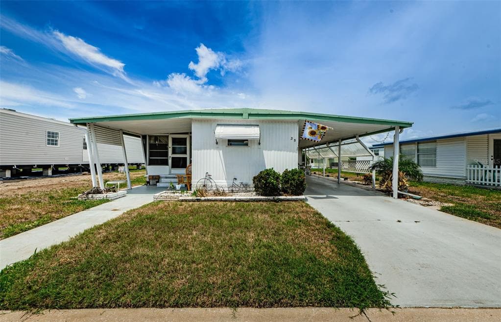 35 DRURY LANE TARPON SPRINGS, FL 34689