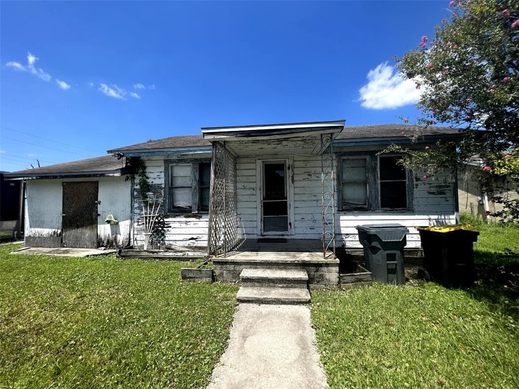 810 N COMBEE ROAD LAKELAND, FL 33801