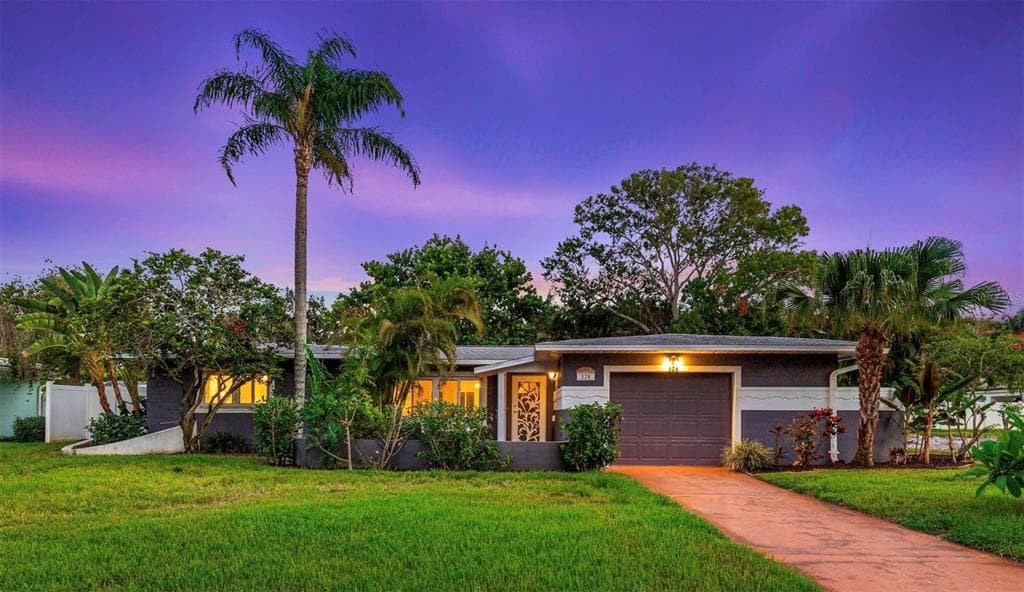 328 BAYVIEW DRIVE NE ST PETERSBURG, FL 33704