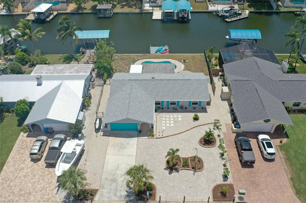 910 SILVER PALM WAY APOLLO BEACH, FL 33572