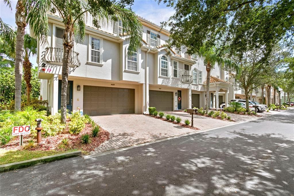 4629 OVERLOOK DRIVE NE ST PETERSBURG, FL 33703