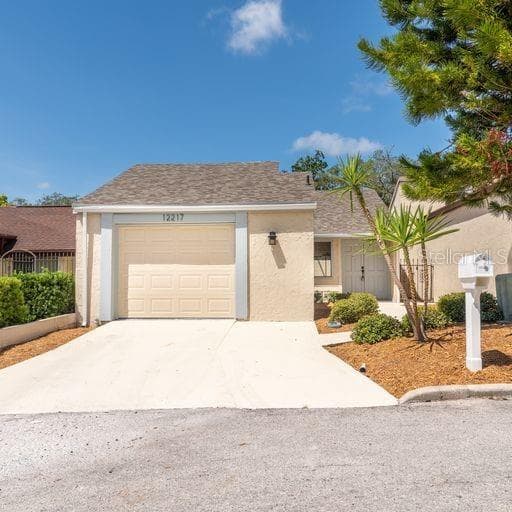 12217 SADDLE STRAP ROW HUDSON, FL 34667