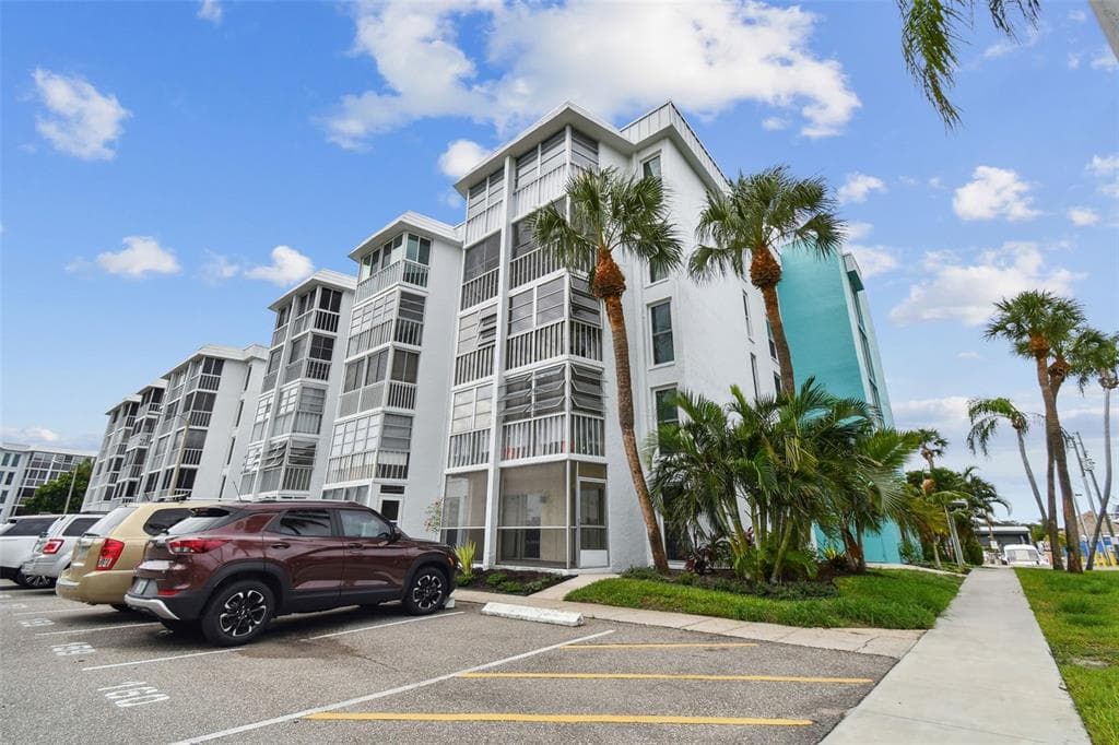 4910 38TH WAY S UNIT 509 ST PETERSBURG, FL 33711