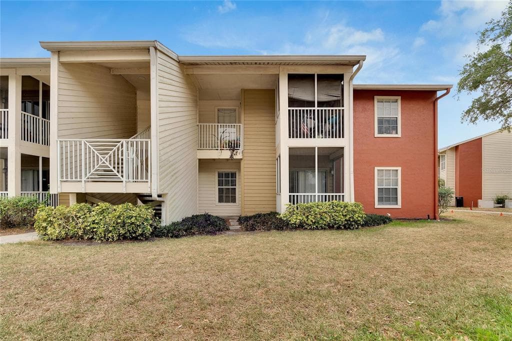 209 LAKE BROOK CIRCLE UNIT 104 BRANDON, FL 33511