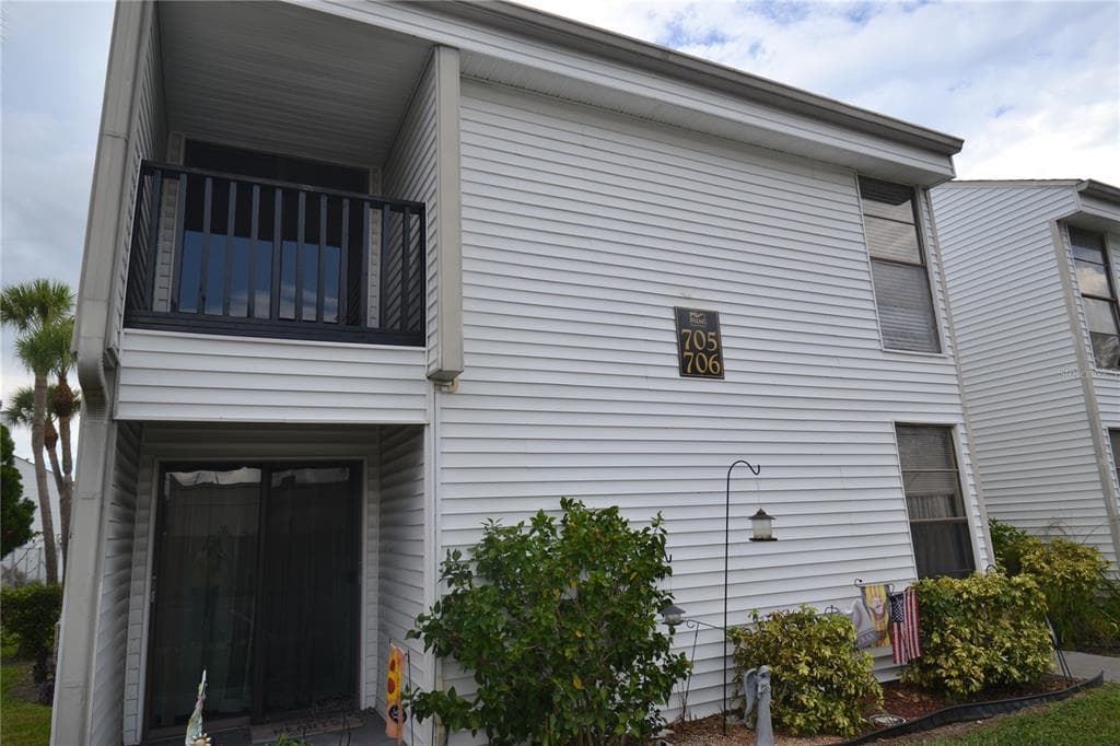 705 HAVEN PLACE TARPON SPRINGS, FL 34689