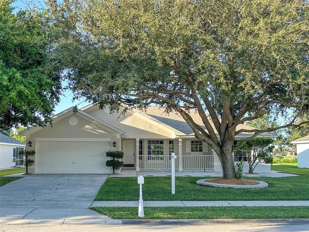 1128 LAKE PLACE COURT LAKELAND, FL 33805