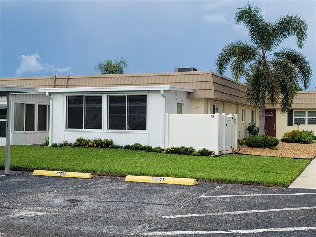 202 BEDFORD STREET UNIT 52 SUN CITY CENTER, FL 33573