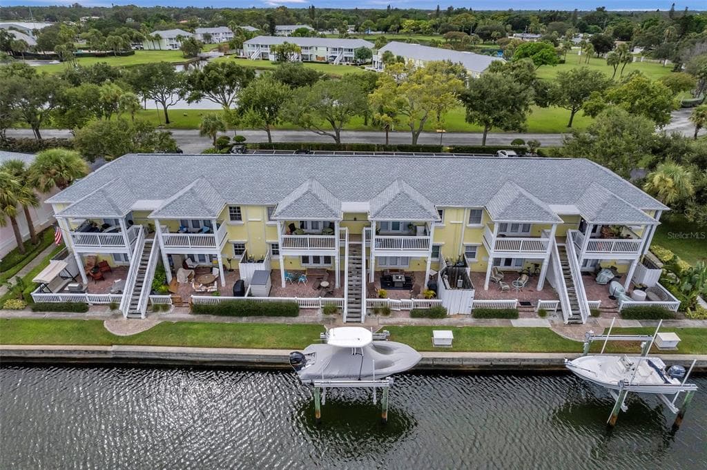 4770 BEACH DRIVE SE UNIT B ST PETERSBURG, FL 33705