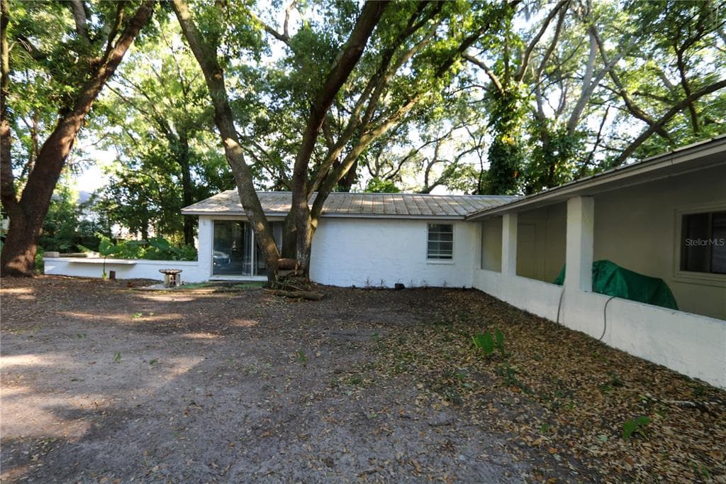 9504 SIX MILE CREEK ROAD TAMPA, FL 33610
