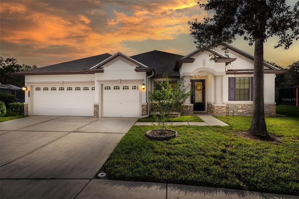 7945 HAMPTON LAKE DRIVE TAMPA, FL 33647