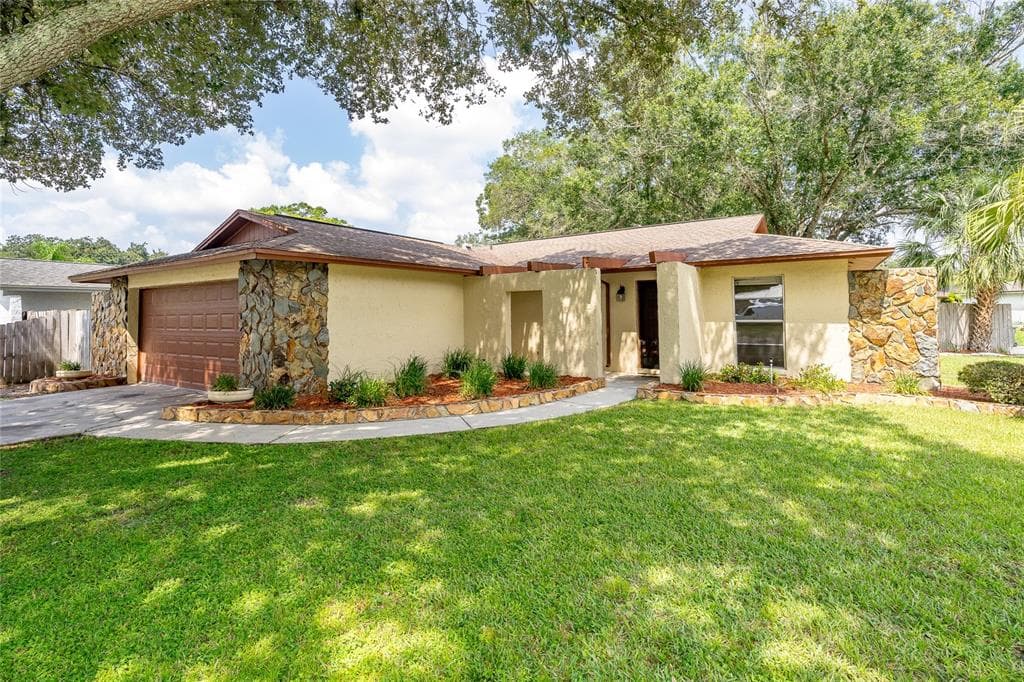 17808 SUNRISE DRIVE LUTZ, FL 33549