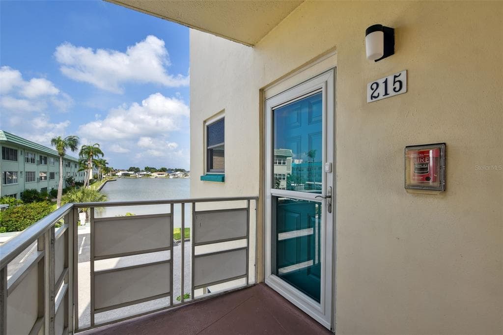2960 59TH STREET S UNIT 215 GULFPORT, FL 33707