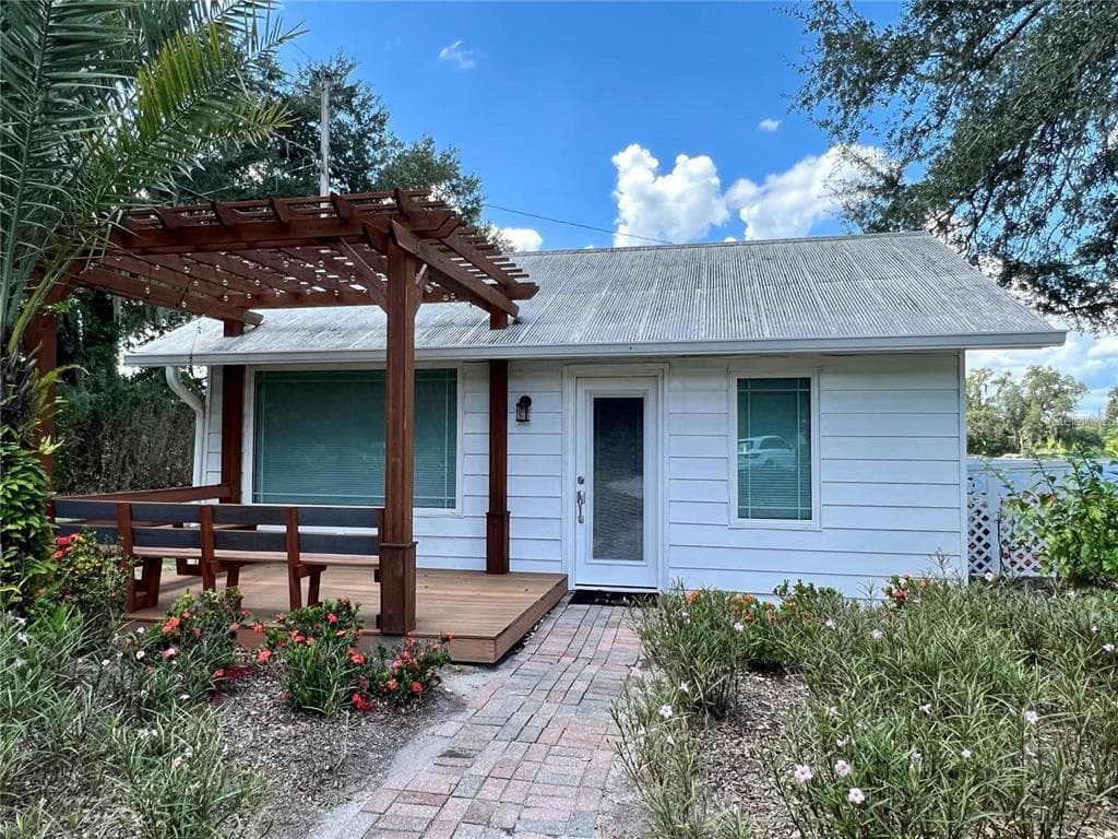 4156 MCINTOSH RD UNIT B DOVER, FL 33527