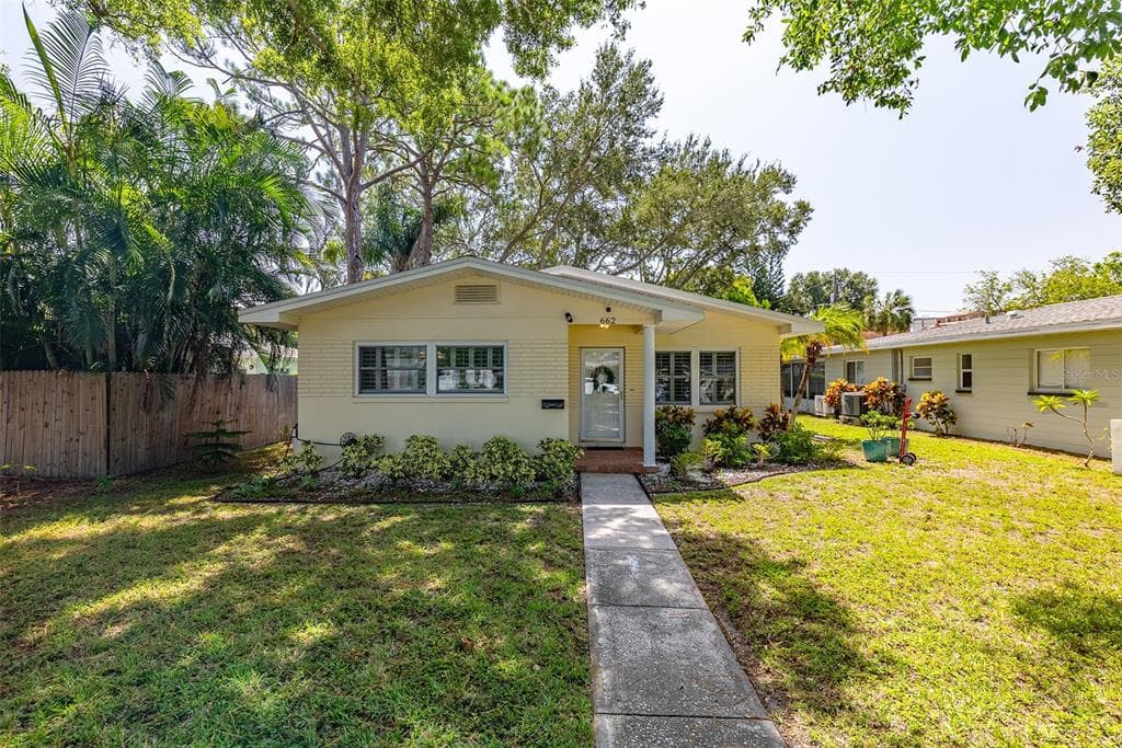 662 VILLAGRANDE AVENUE S ST PETERSBURG, FL 33707