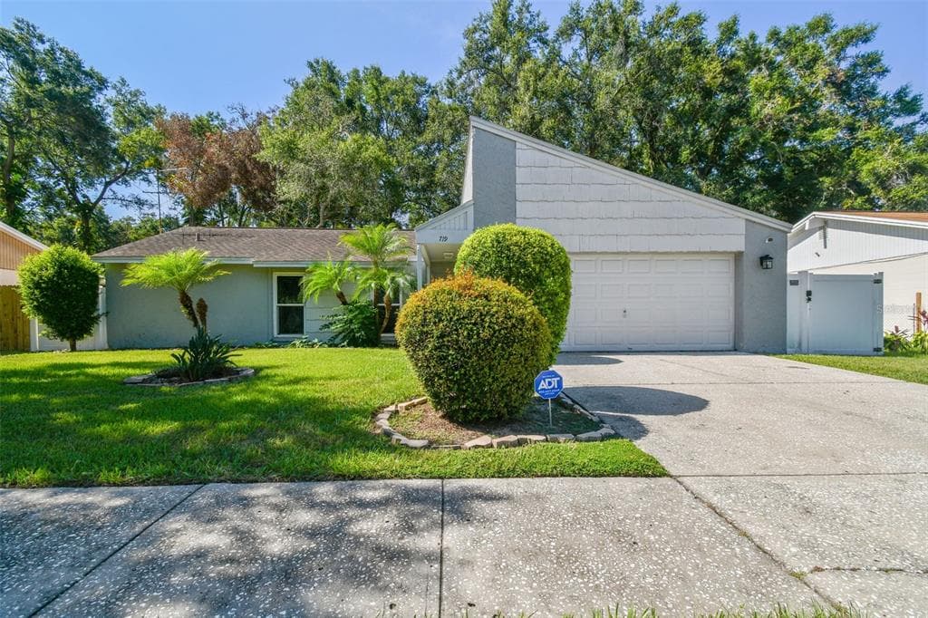 719 REGENT CIRCLE S BRANDON, FL 33511