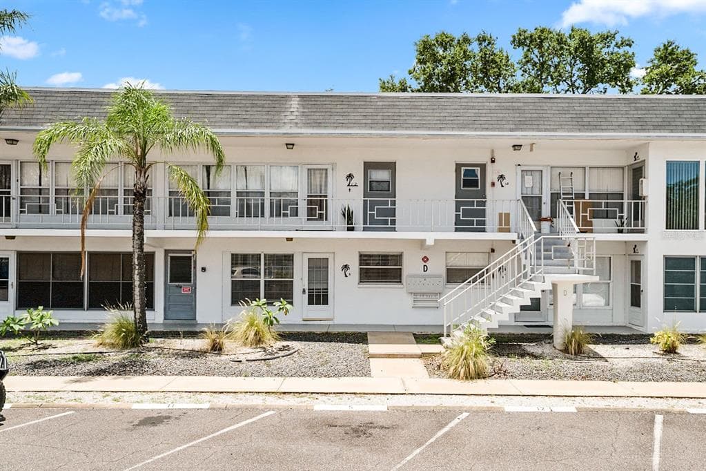 1221 DREW STREET UNIT D5 CLEARWATER, FL 33755