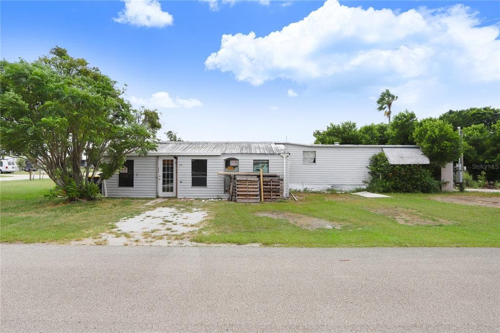 1219 W BELL STREET AVON PARK, FL 33825