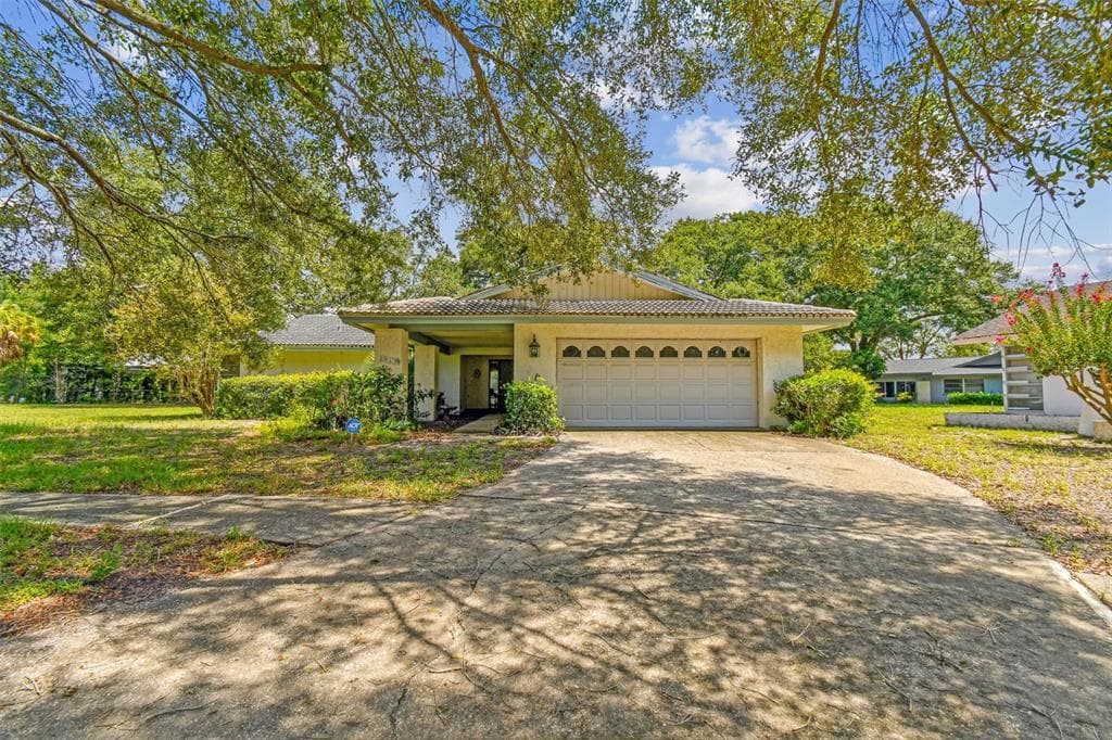2813 BRIARBLUFF LANE