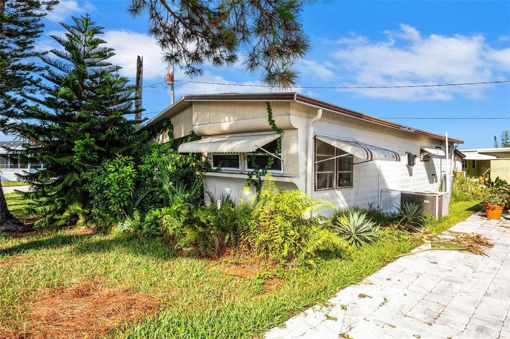 6524 KANSAS STREET BRADENTON, FL 34207