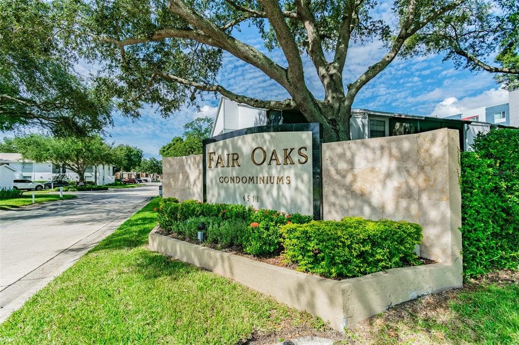 3803 N OAK DRIVE UNIT B22 TAMPA, FL 33611
