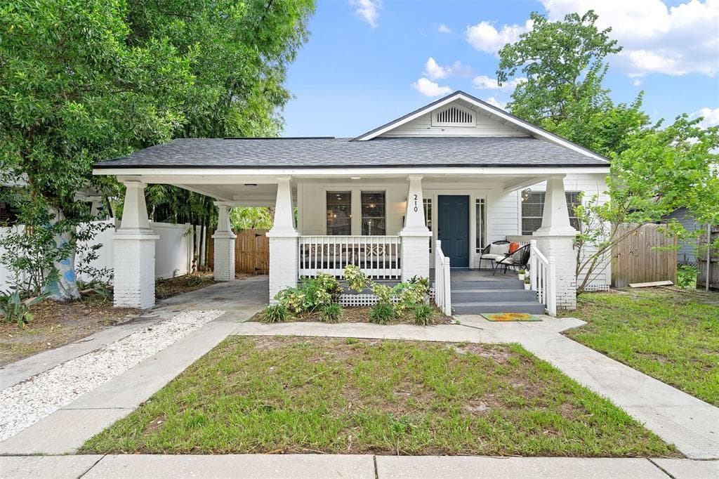 210 W WOODLAWN AVENUE TAMPA, FL 33603