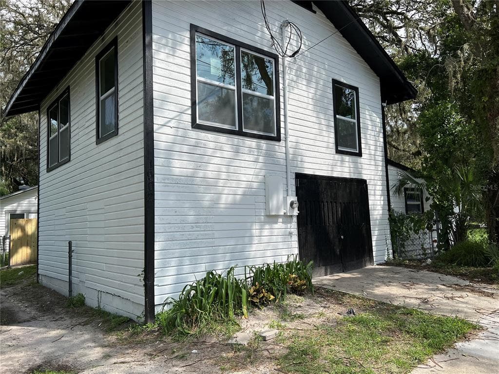 1900 E CARACAS STREET TAMPA, FL 33610
