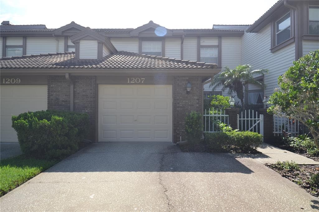 1207 CLAYS TRAIL OLDSMAR, FL 34677