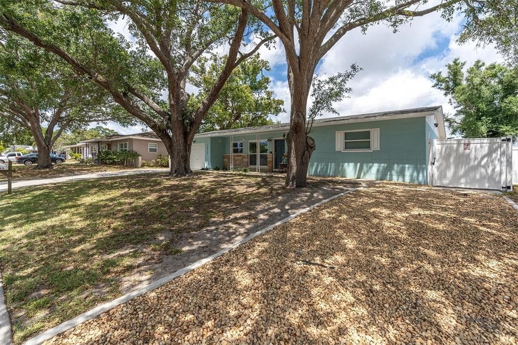 10429 124TH TERRACE LARGO, FL 33773