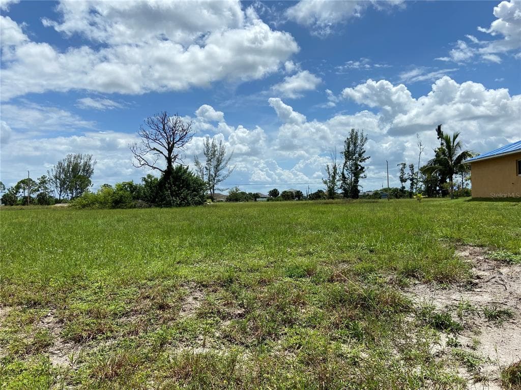 304 JACARANDA PARKWAY E CAPE CORAL, FL 33909