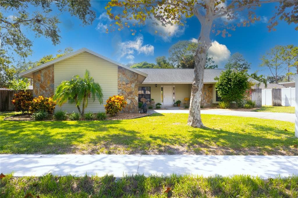 120 TENDRING CIRCLE PALM HARBOR, FL 34683