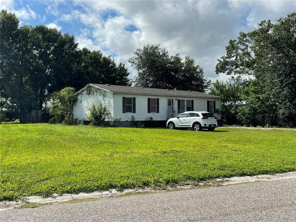 5004 DACCA DRIVE TAMPA, FL 33619