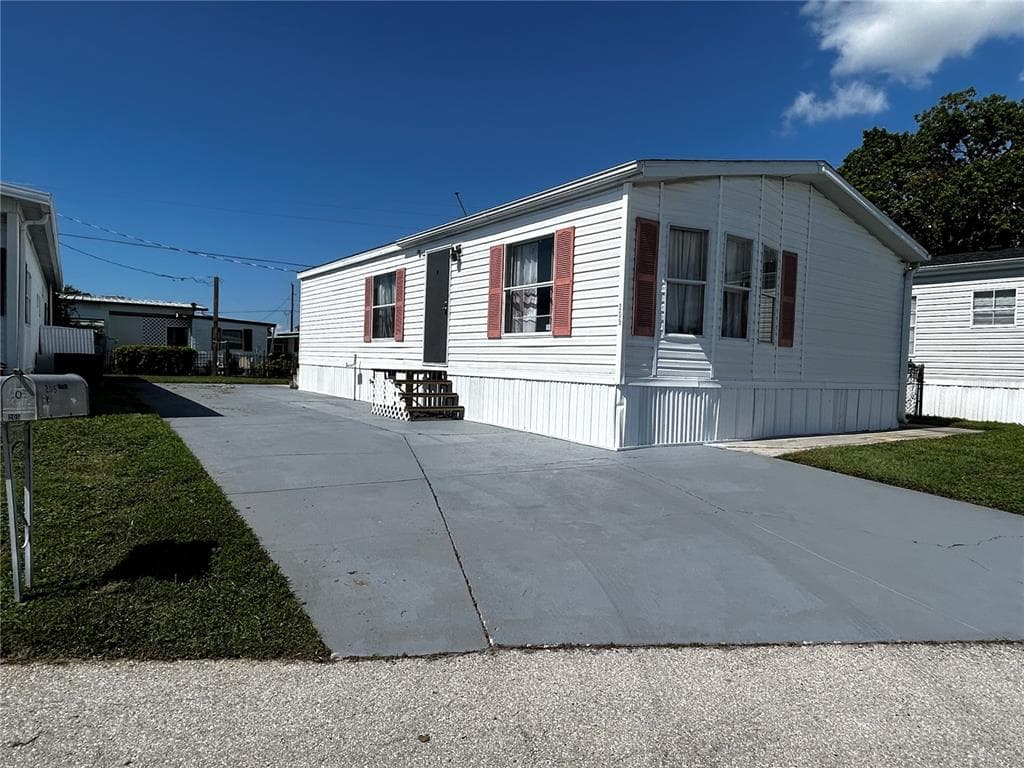 205 51ST AVENUE PLAZA W BRADENTON, FL 34207