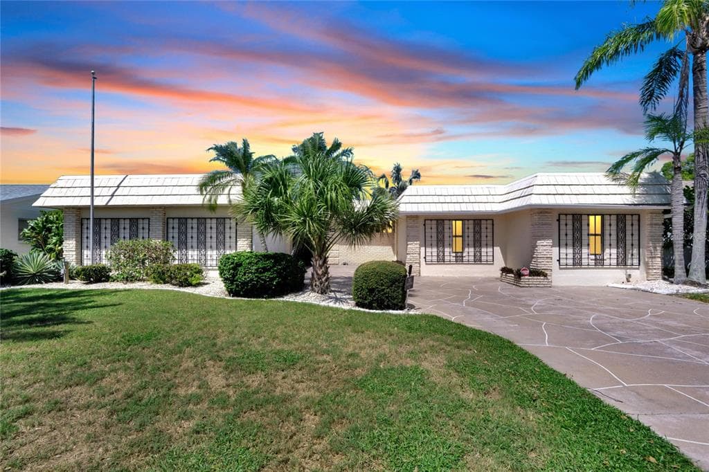 1510 VALLEY FORGE BOULEVARD SUN CITY CENTER, FL 33573