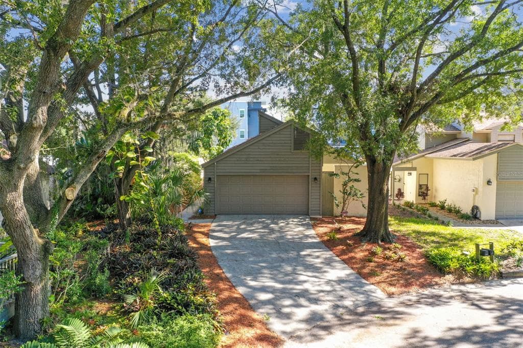 13713 LAZY OAK DRIVE TAMPA, FL 33613