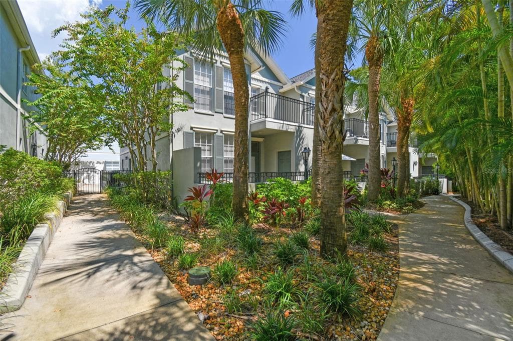 672 DELMAR TERRACE S ST PETERSBURG, FL 33701