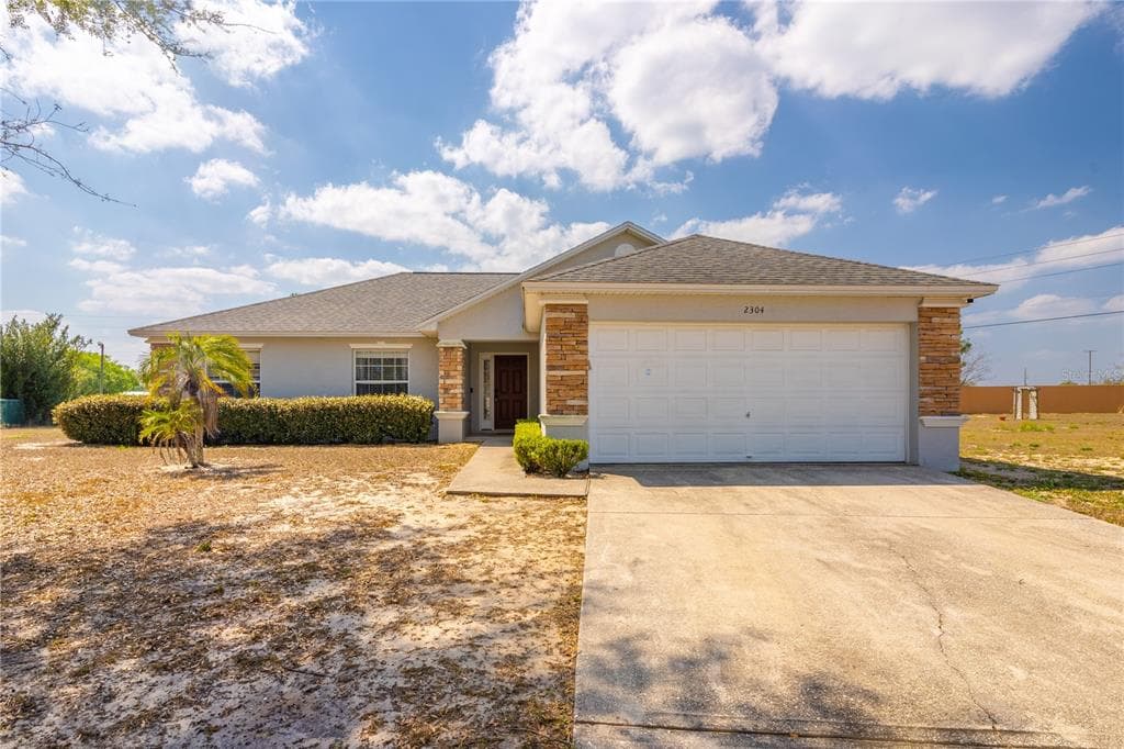 2304 SUNSET POINTE DRIVE LAKE WALES, FL 33898