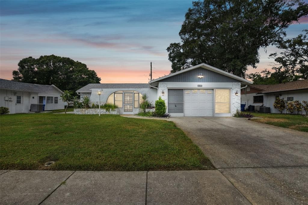 3847 THORNBUSH LANE NEW PORT RICHEY, FL 34655