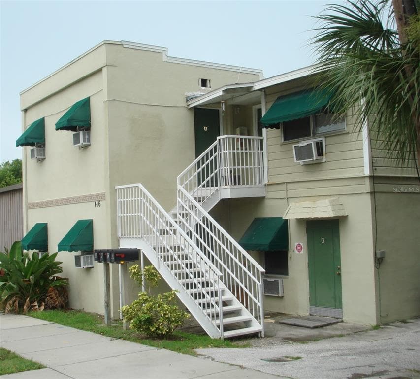416 SKINNER BOULEVARD UNIT B DUNEDIN, FL 34698