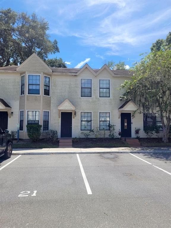 2302 MAKI ROAD UNIT 21 PLANT CITY, FL 33563
