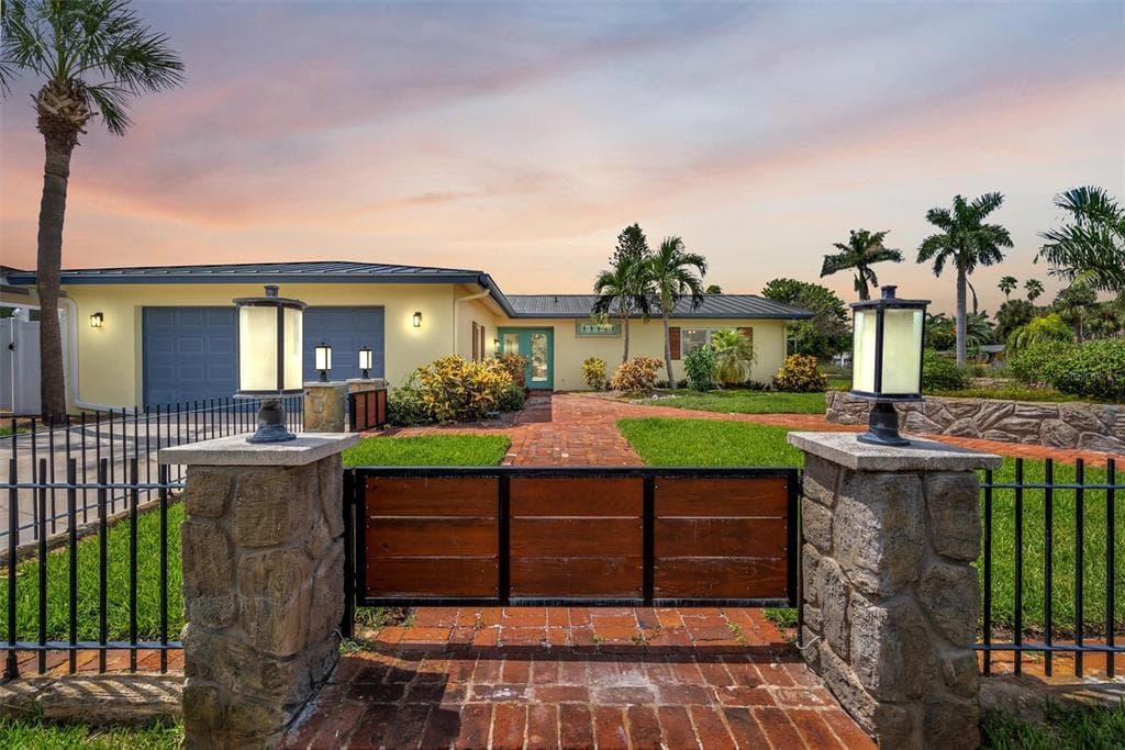 400 3RD AVENUE N TIERRA VERDE, FL 33715
