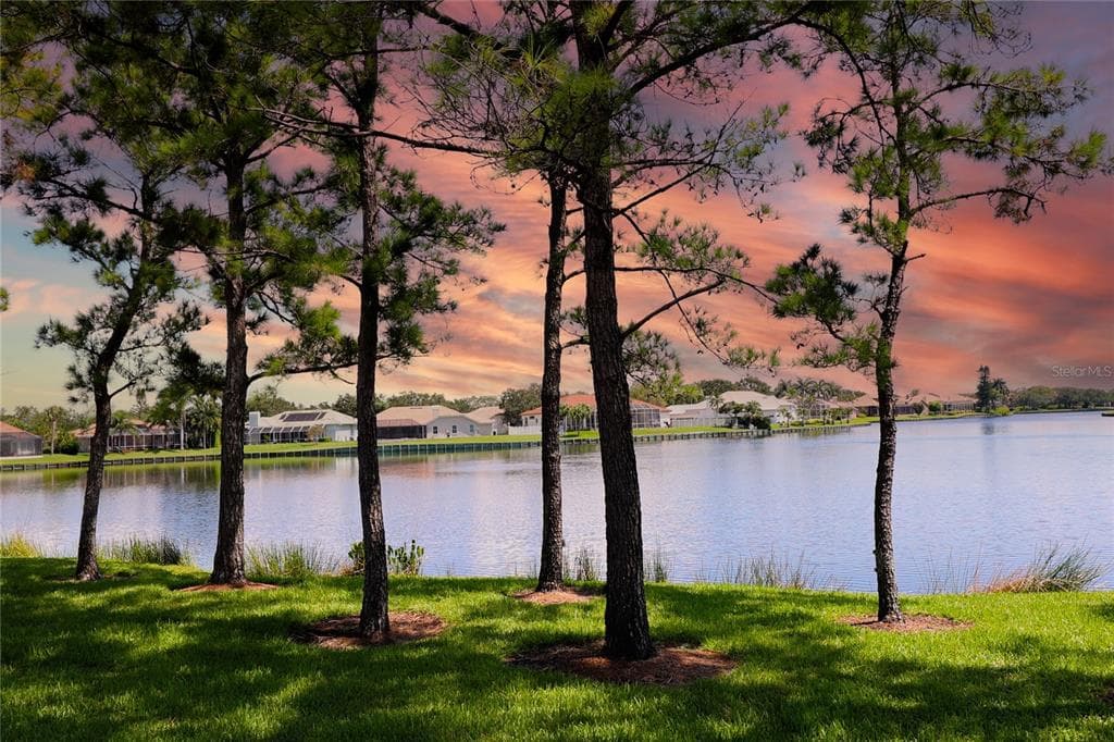 671 MALTA COURT NE UNIT 202 ST PETERSBURG, FL 33703
