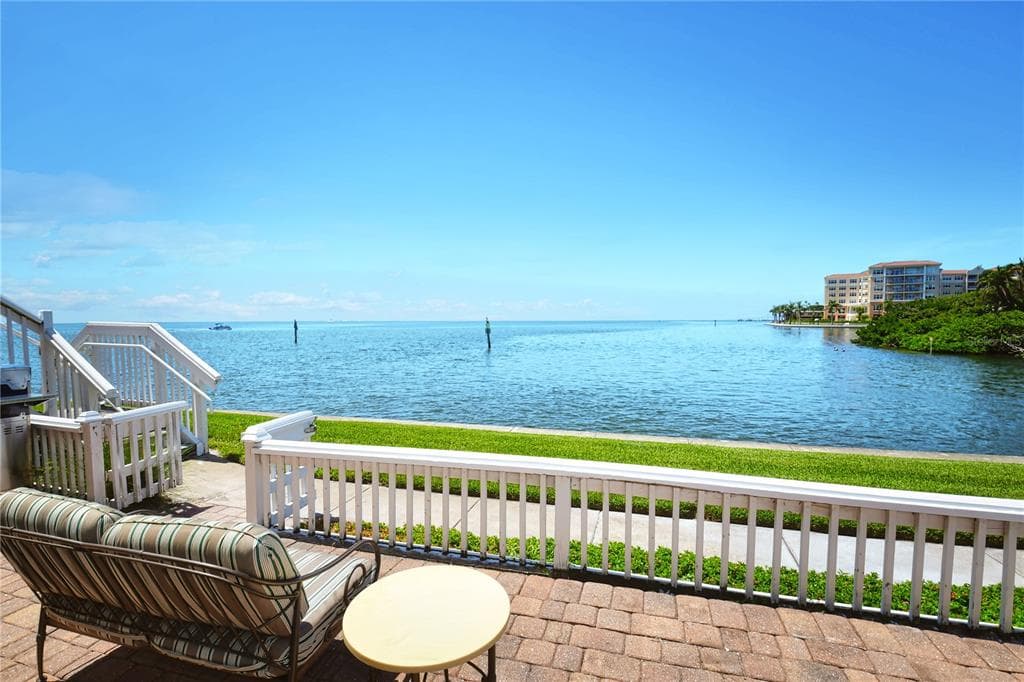 5294 BEACH DRIVE SE UNIT B ST PETERSBURG, FL 33705