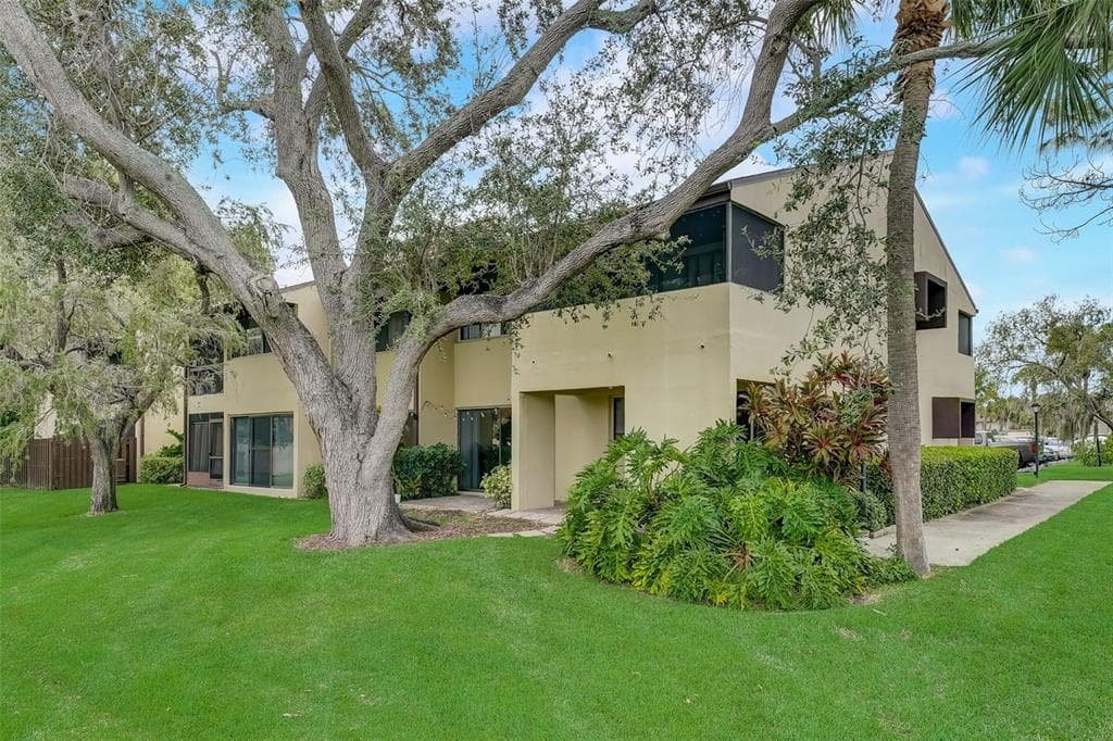710 VILLAGE DR N UNIT 101b ST PETERSBURG, FL 33716