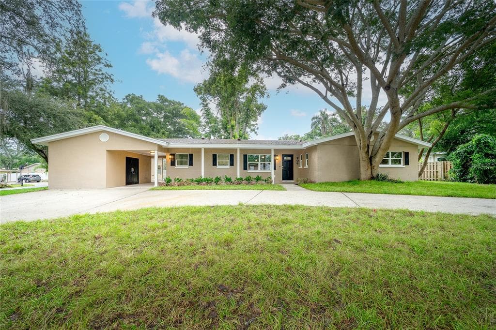 206 AMBER LANE TEMPLE TERRACE, FL 33617