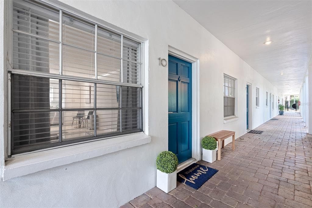 3215 W SWANN AVENUE UNIT 10 TAMPA, FL 33609